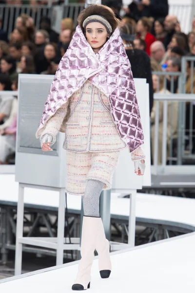 Look 48